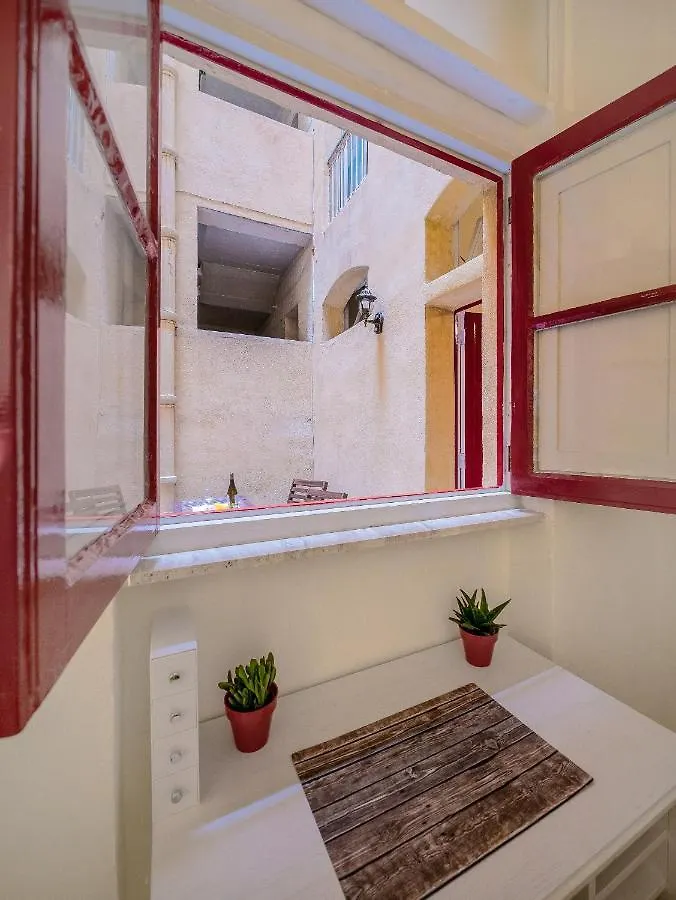 Valletta Main Street Apartment